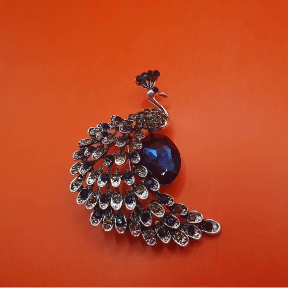 Blue and silver bird brooch in a white gift box - Picture 3 of 3